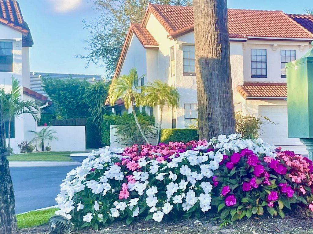 Photo of 13491 W Fountain View Boulevard, Wellington, FL 33414 (MLS # B26024212)