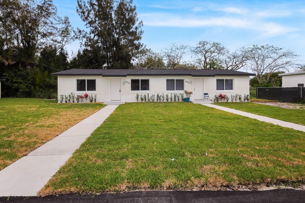 Photo of 4595 Old Military Trail, West Palm Beach, FL 33417 (MLS # B26020103)