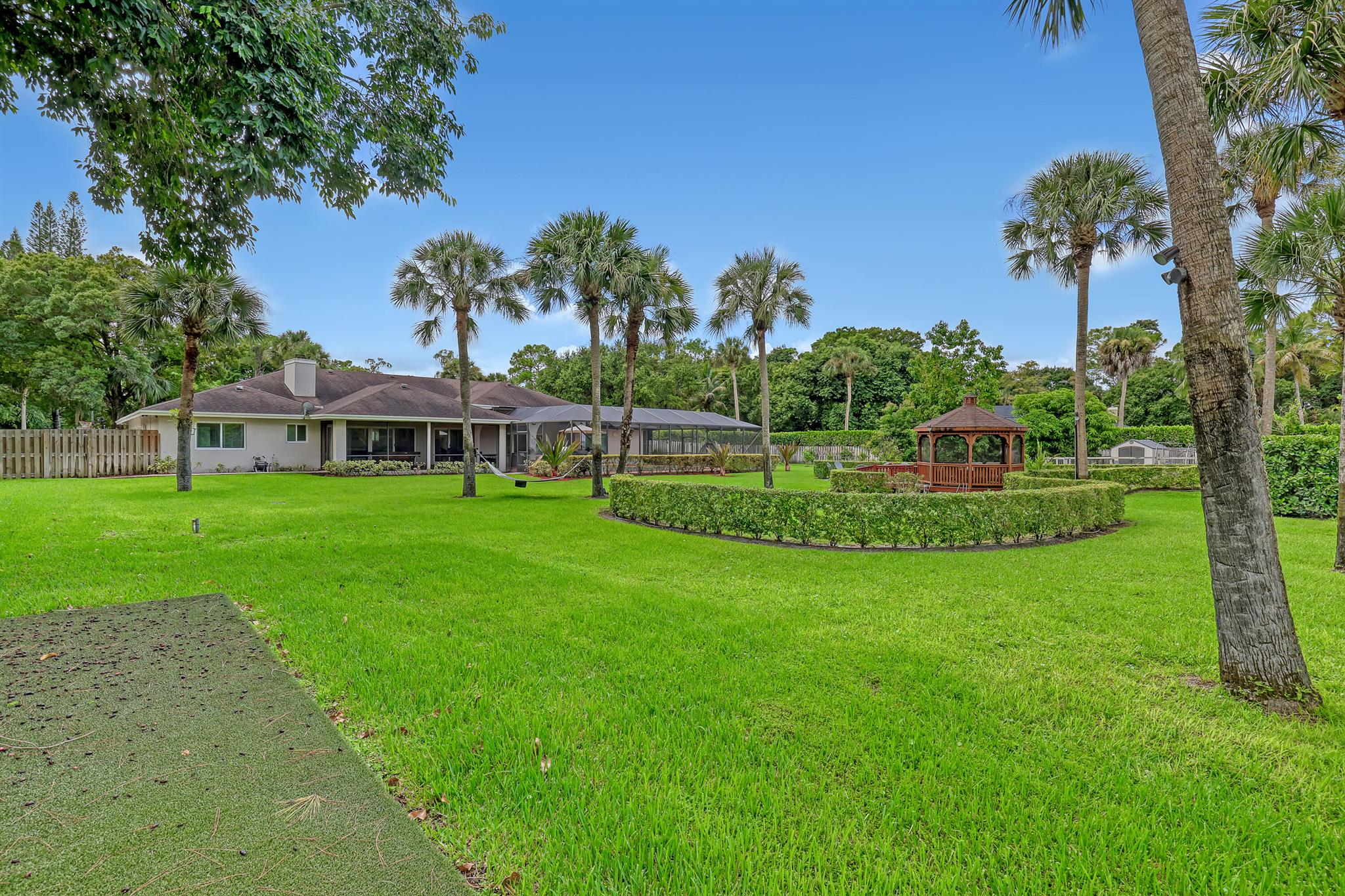 THOUSAND PINES - Residential