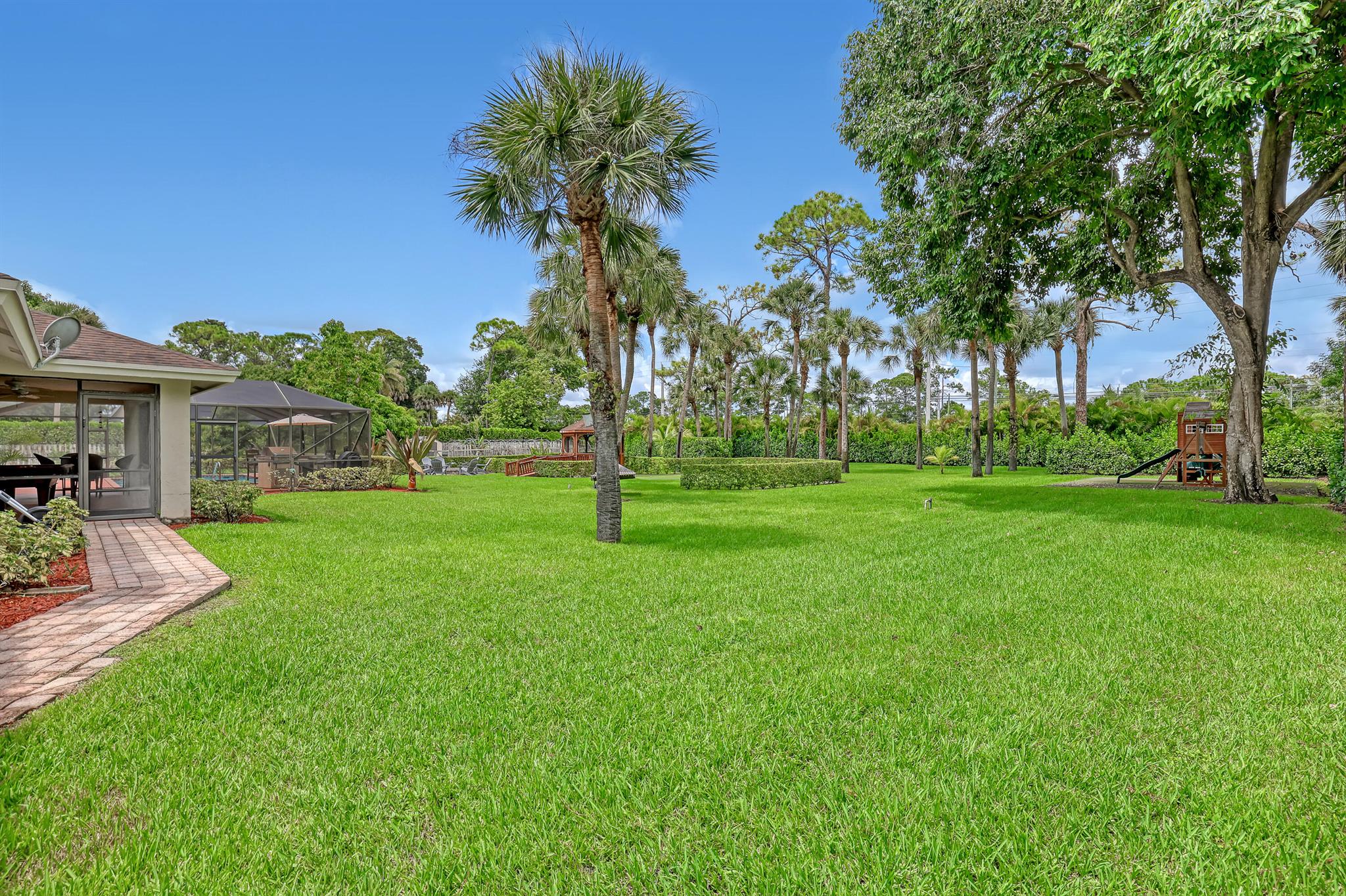 THOUSAND PINES - Residential