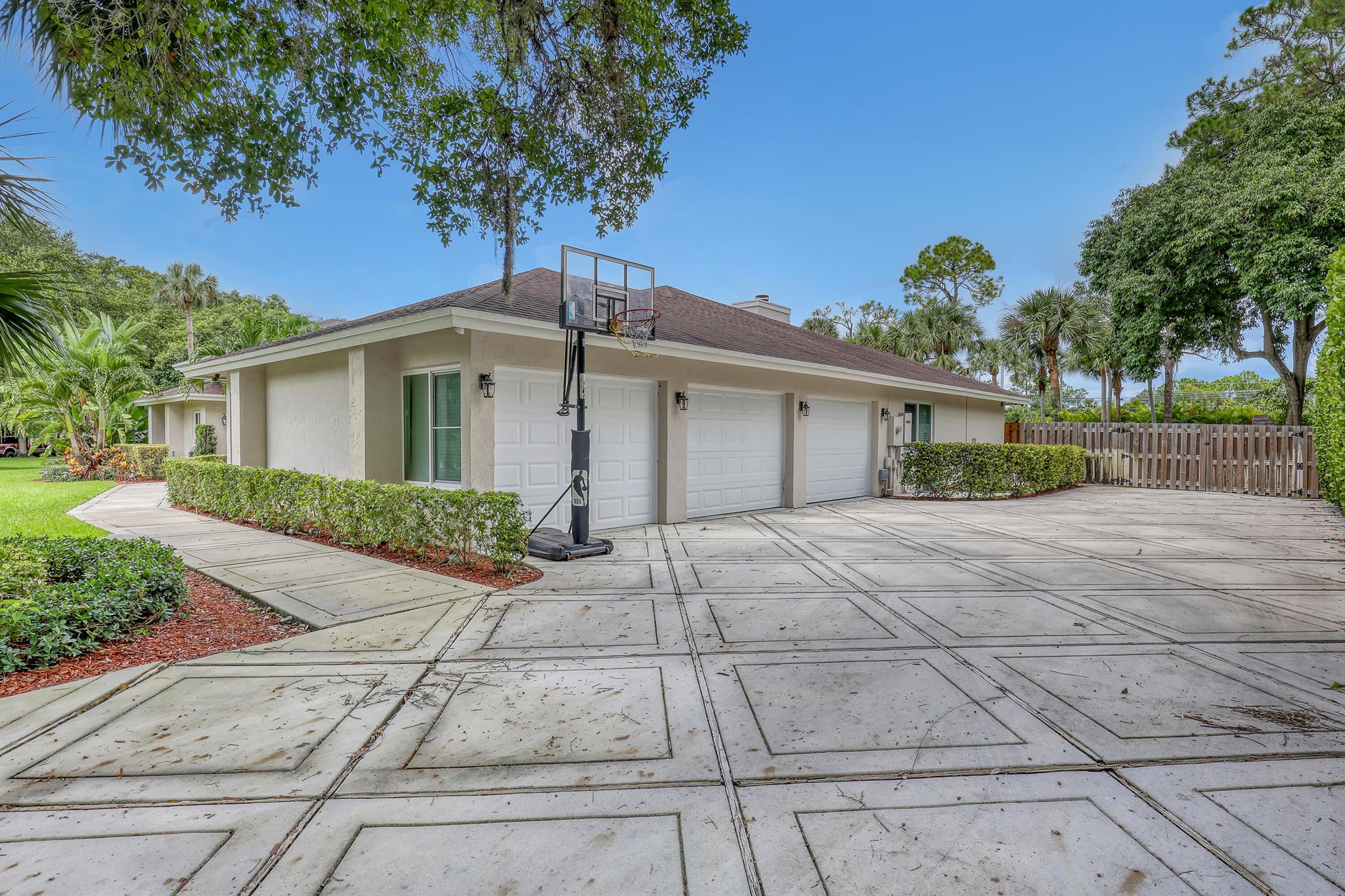 8659 Thousand Pines Circle