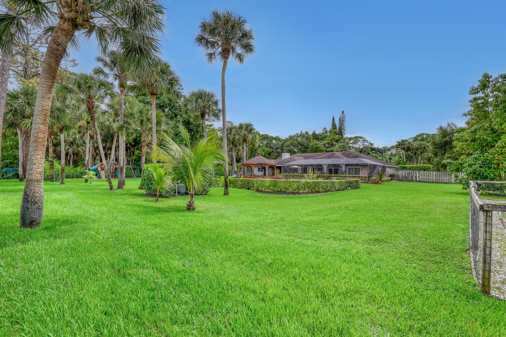 THOUSAND PINES - Residential