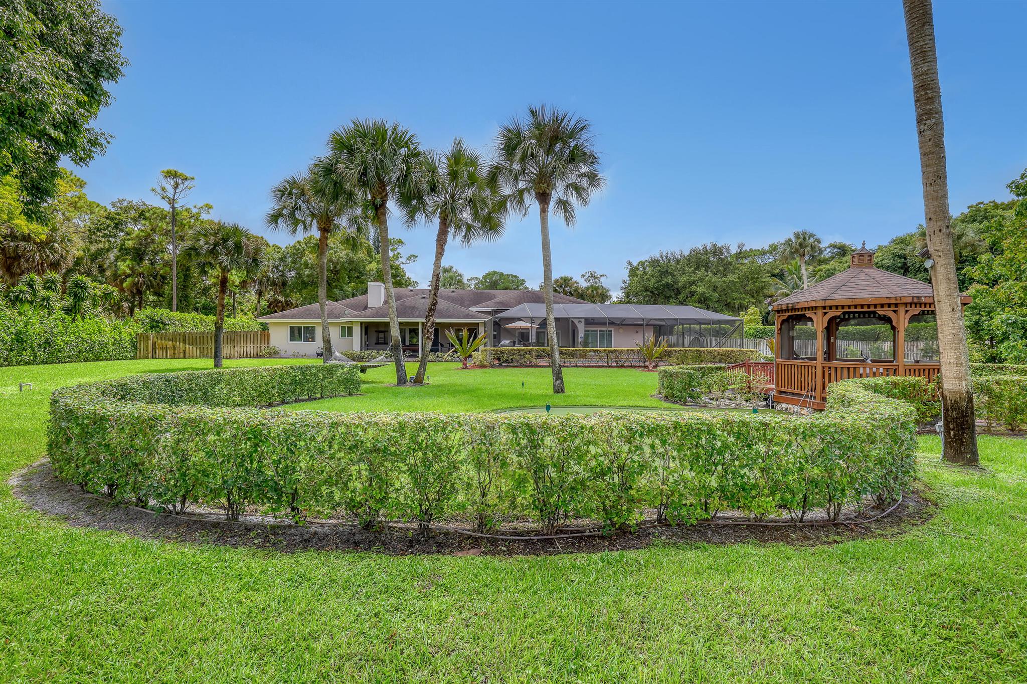 THOUSAND PINES - Residential