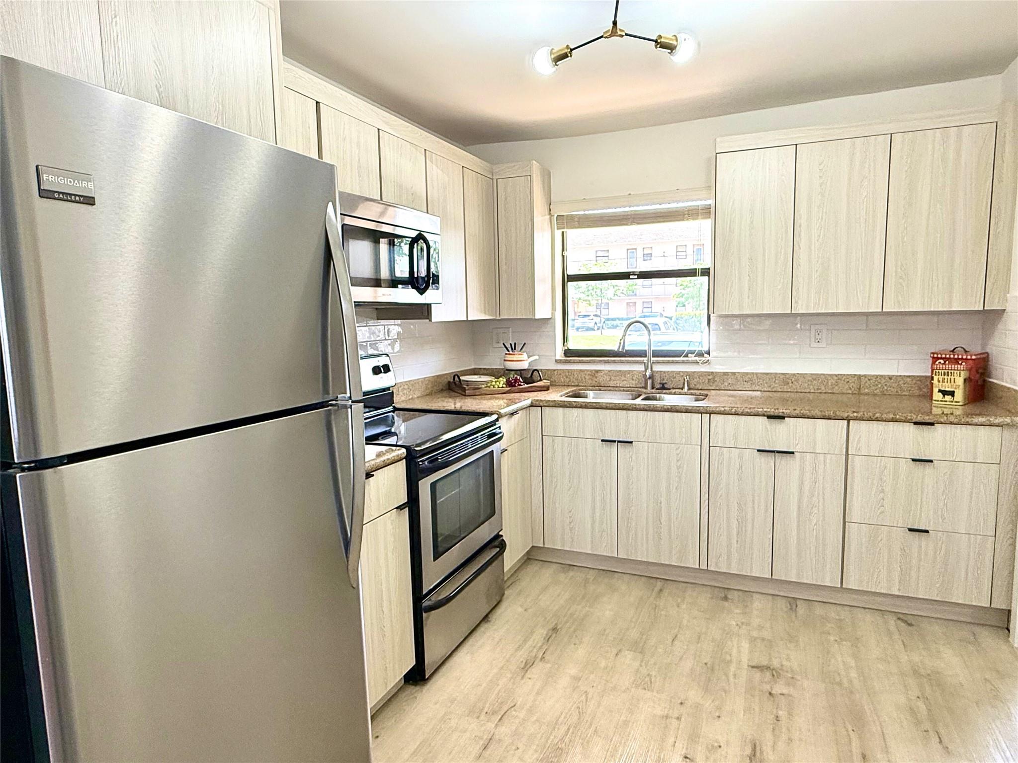 10442 Sunrise Lakes Blvd 111