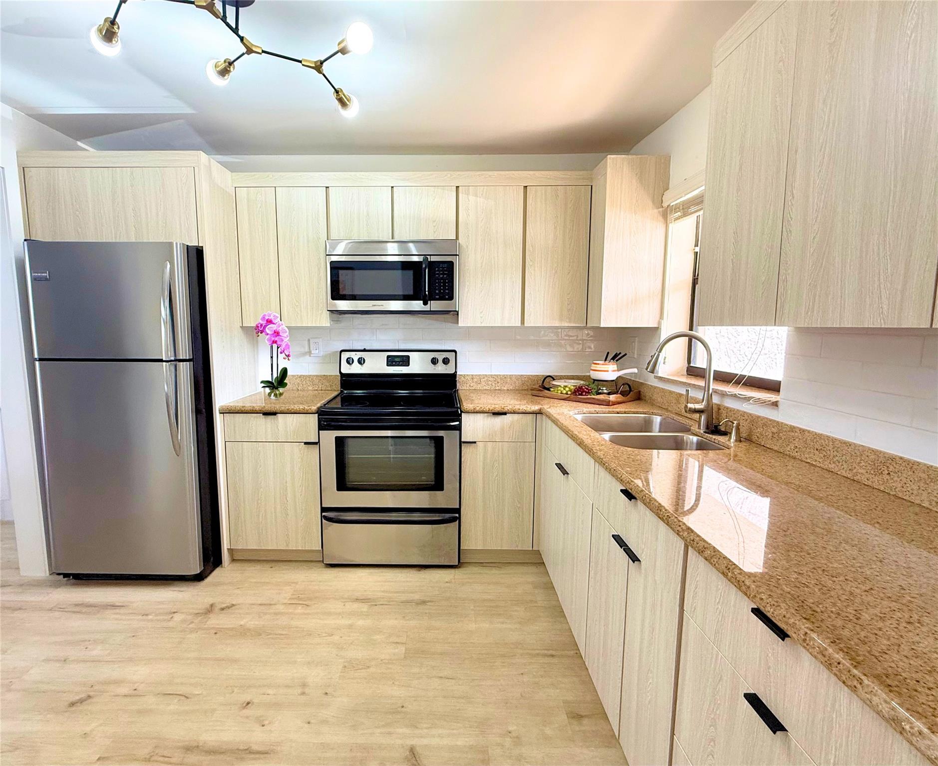 10442 Sunrise Lakes Blvd 111