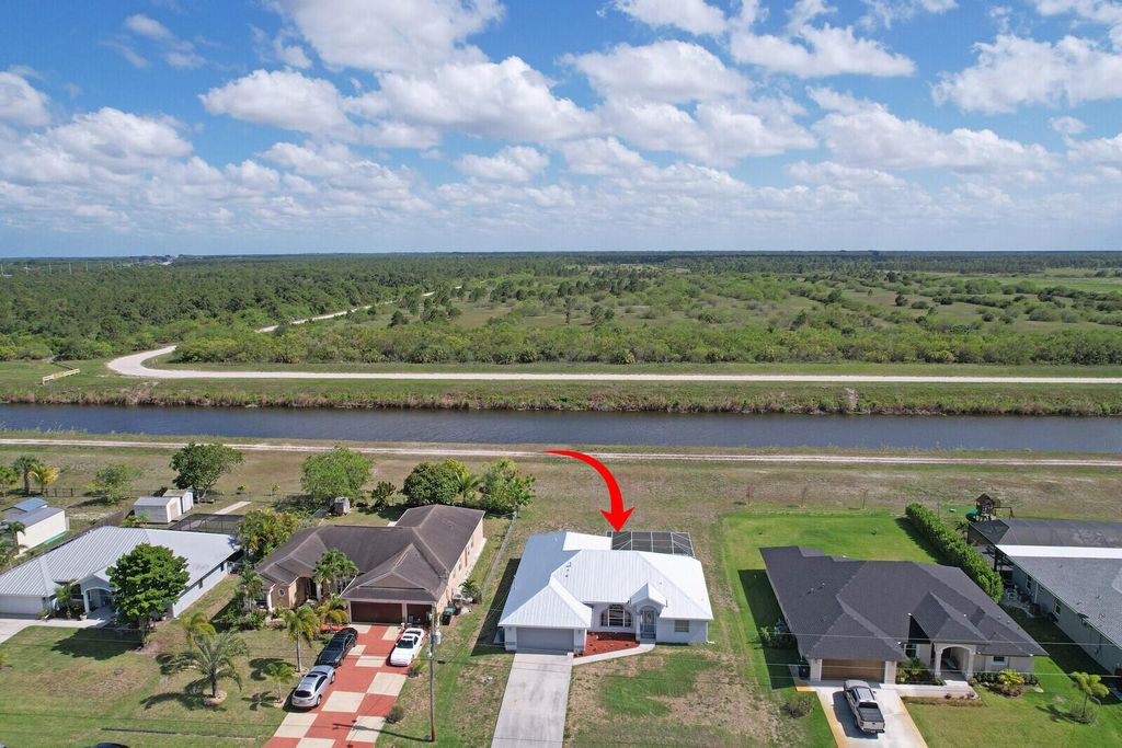 Photo of 516 SW Bradshaw Circle, Port Saint Lucie, FL 34953 (MLS # R10993420)