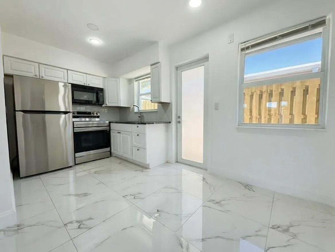 BEULALAND - Residential Lease