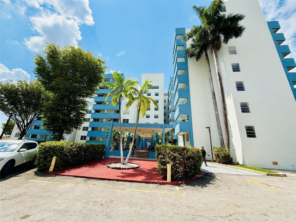 5050 NW 7th Street PH16