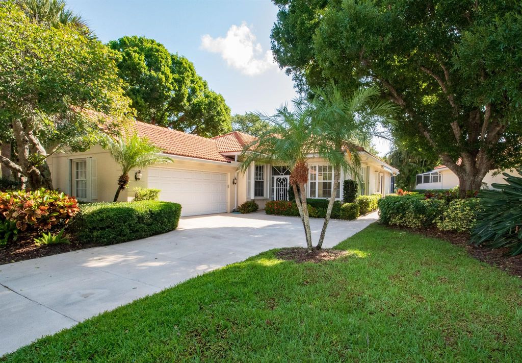 Photo of 705 Blakely Court, Palm Beach Gardens, FL 33410 (MLS # R11090039)