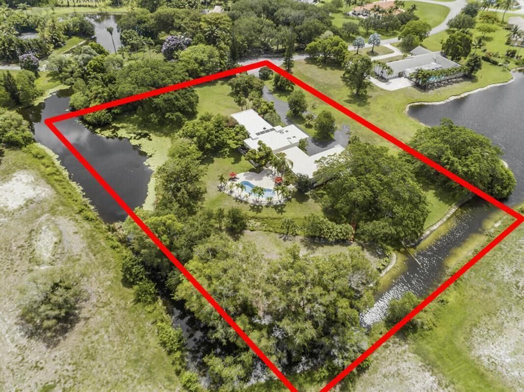 Photo of 8944 Kendale Place, Wellington, FL 33467 (MLS # B26028329)