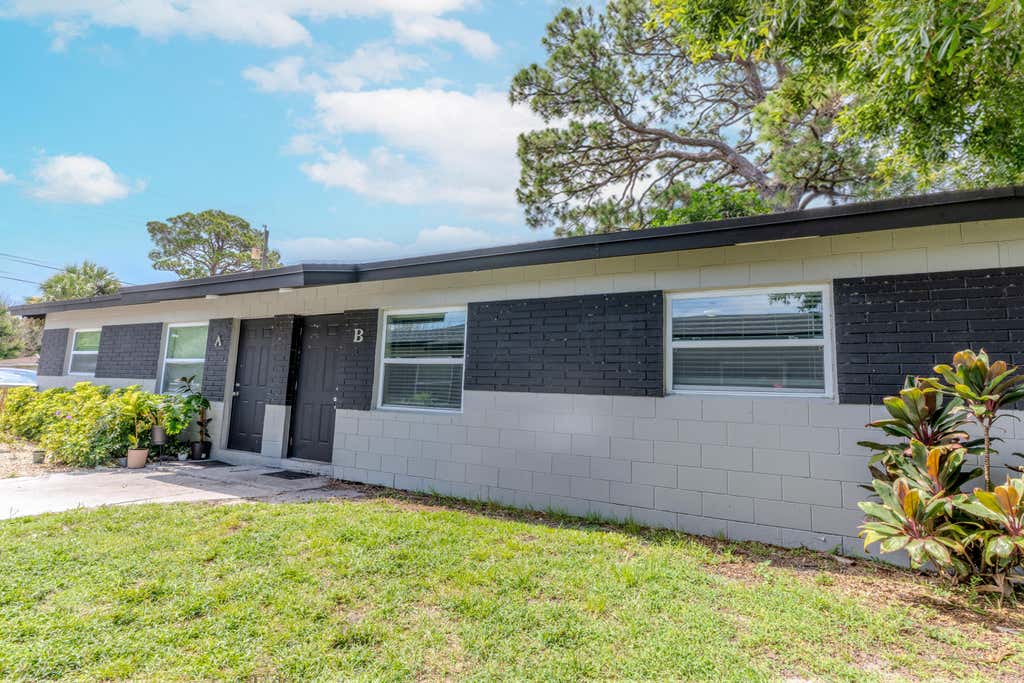 Photo of 711 N 23rd Street #B, Fort Pierce, FL 34950 (MLS # B26046492)