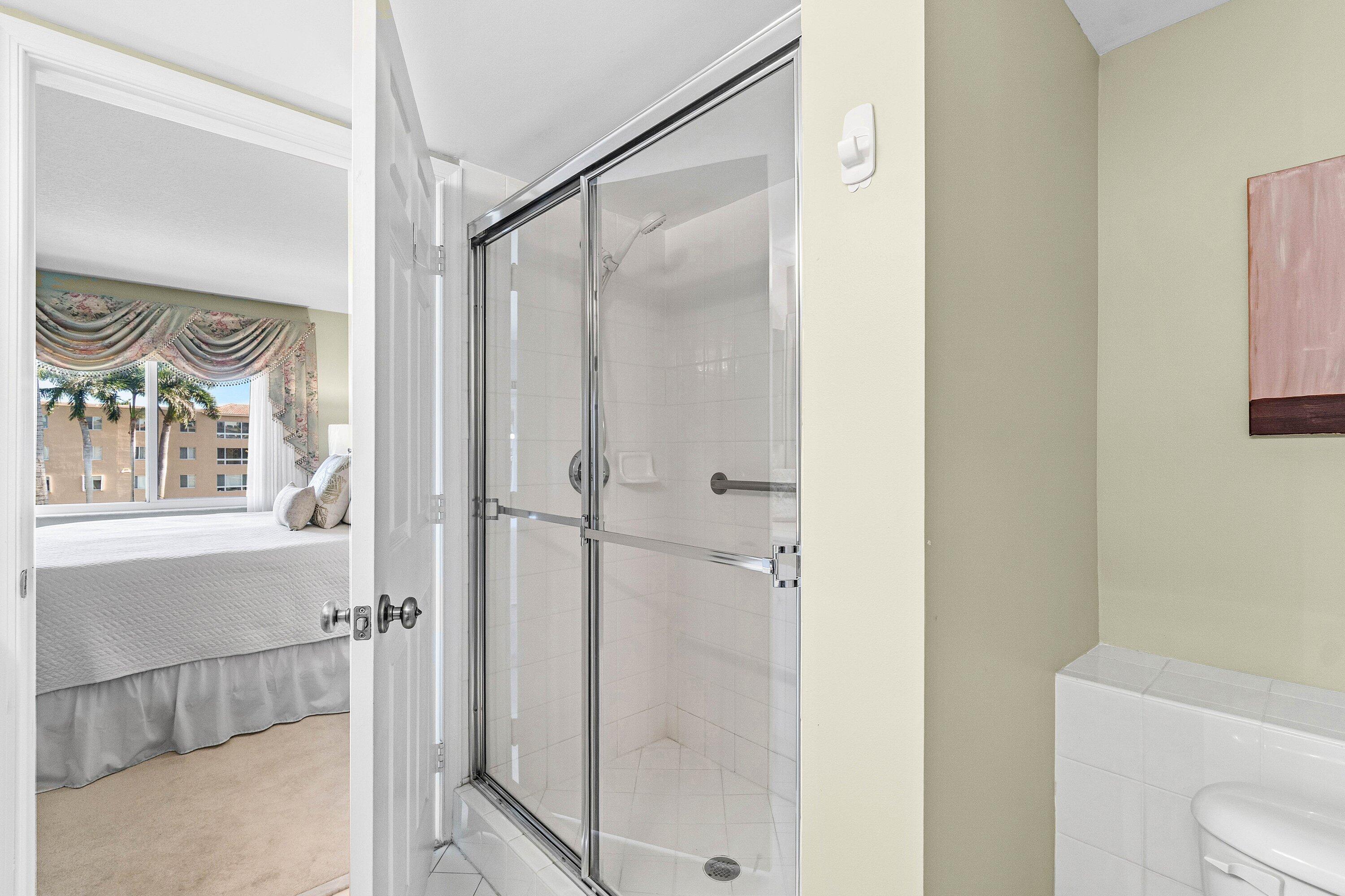 CORAL LAKES - Residential