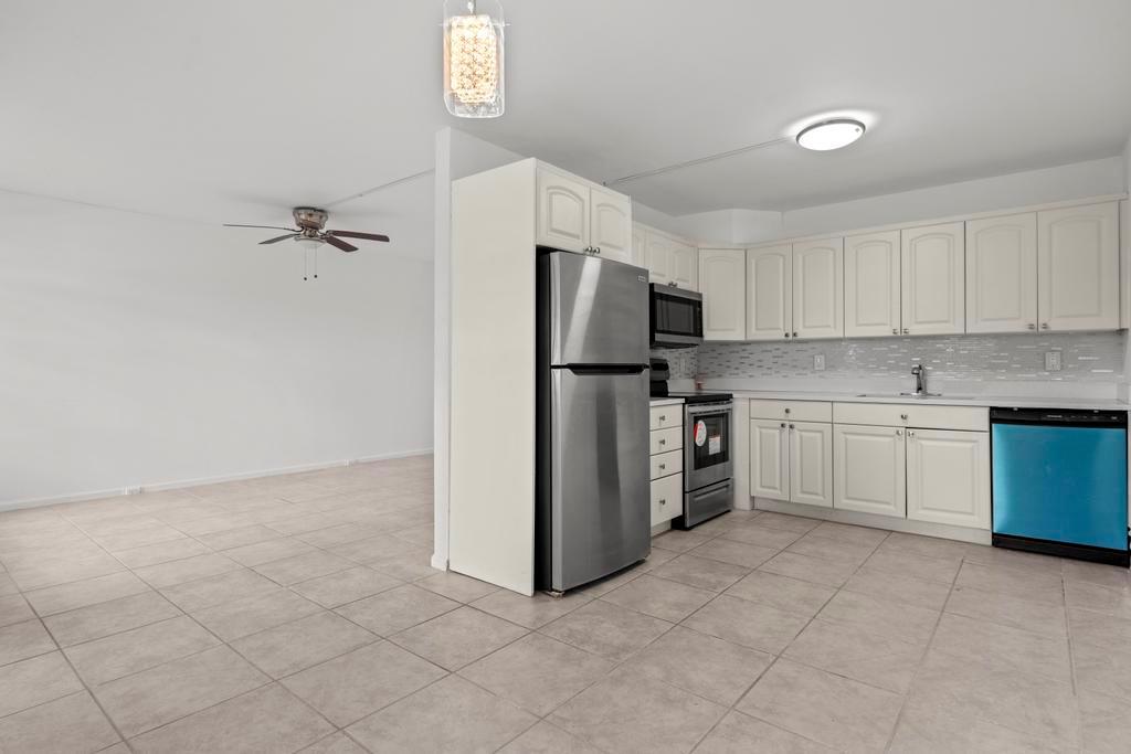 HYTHE AT CENTURY VILLAGE - Residential Lease