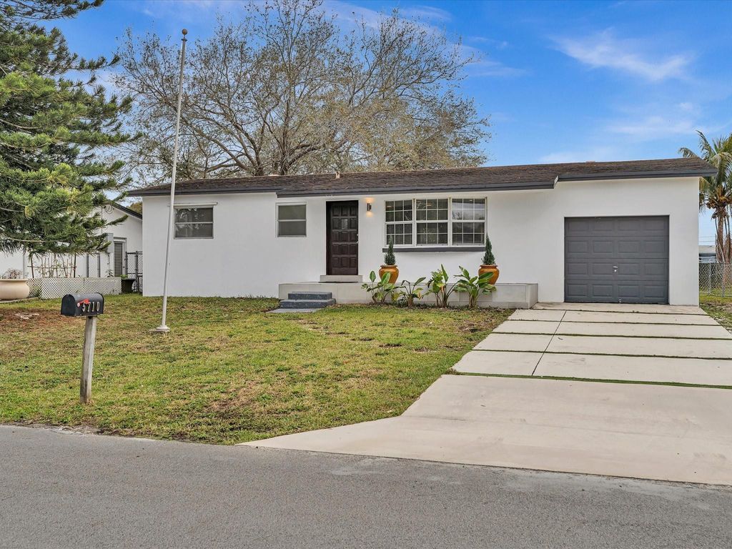 Photo of 5710 SW 54th Court, Davie, FL 33314 (MLS # F10556687)