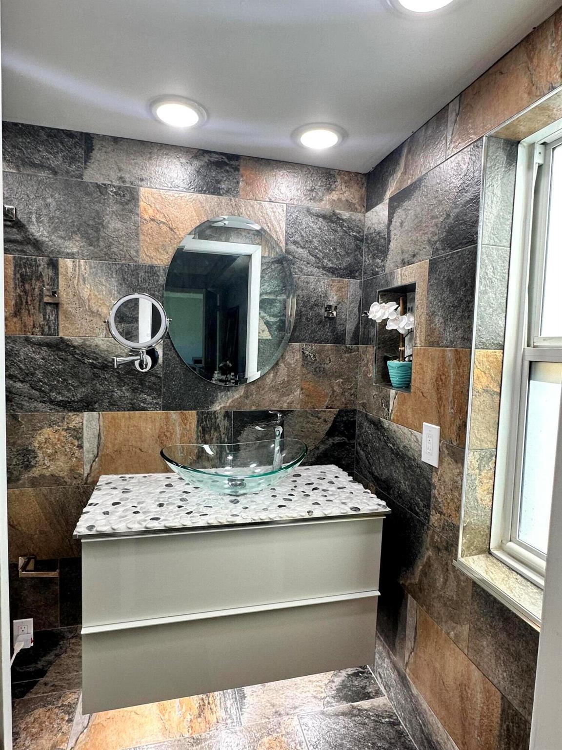 KINGS POINT PIEDMONT COND - Residential