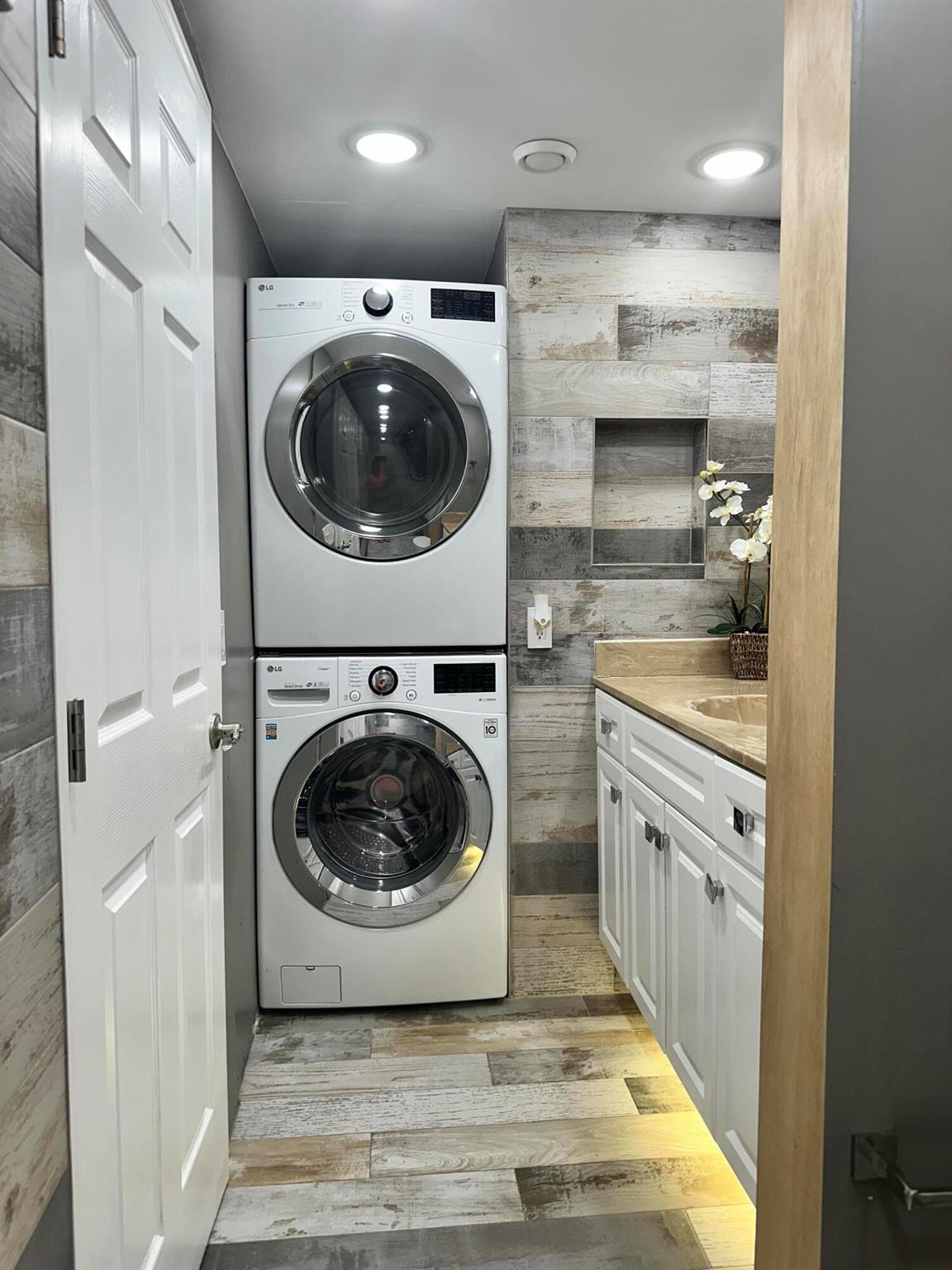 KINGS POINT PIEDMONT COND - Residential