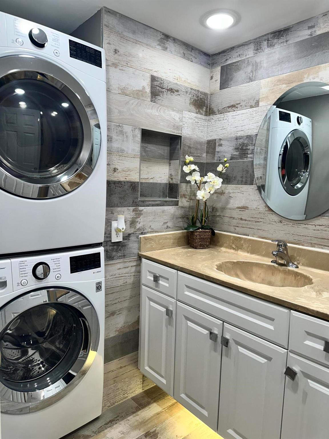 KINGS POINT PIEDMONT COND - Residential