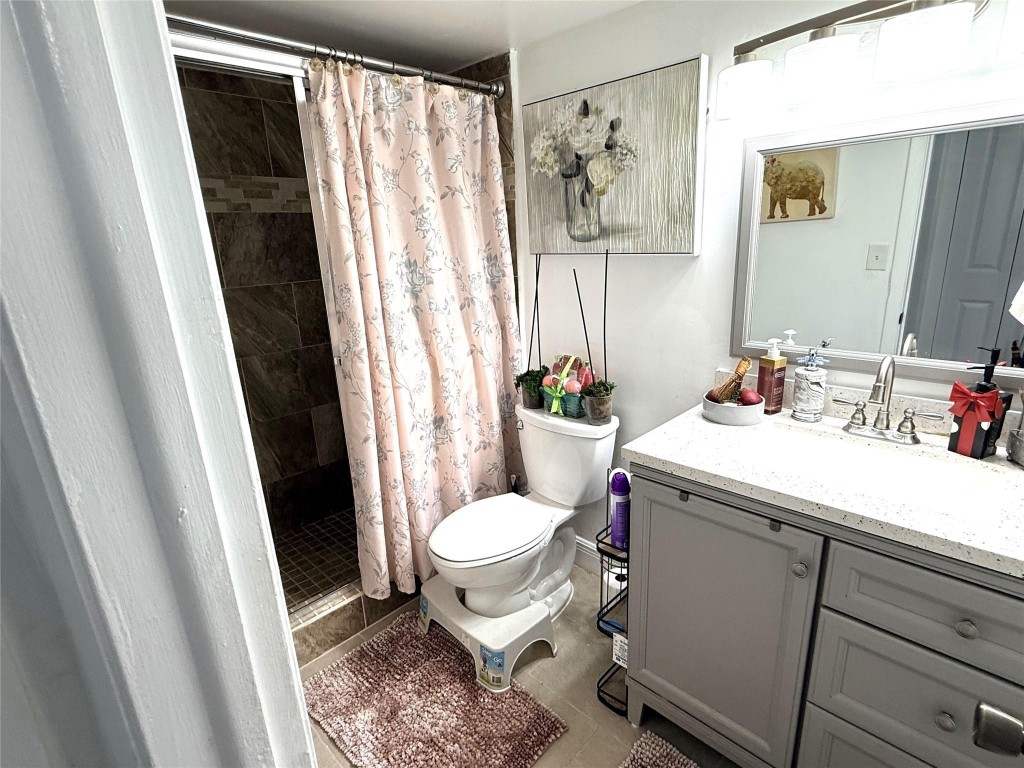 COLONY POINT 4 CONDO - Residential