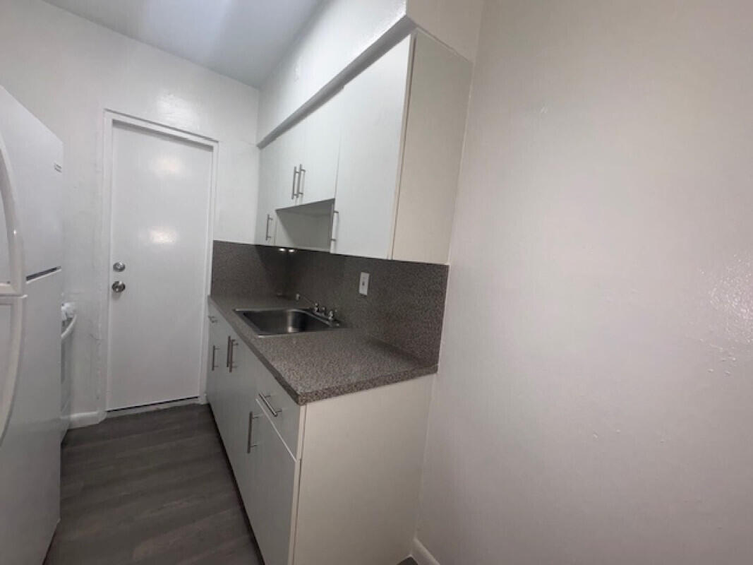 ALTOS DEL MAR NO 3 - Residential Lease