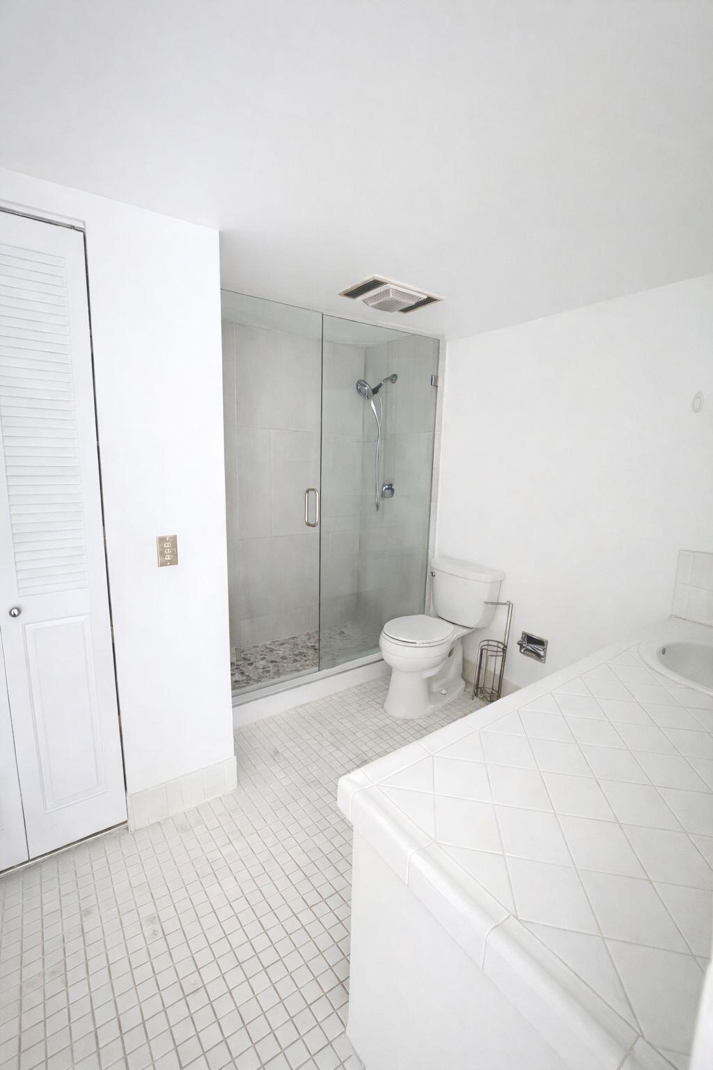 EMERALD HILLS C C APTS CONDO - Residential Lease