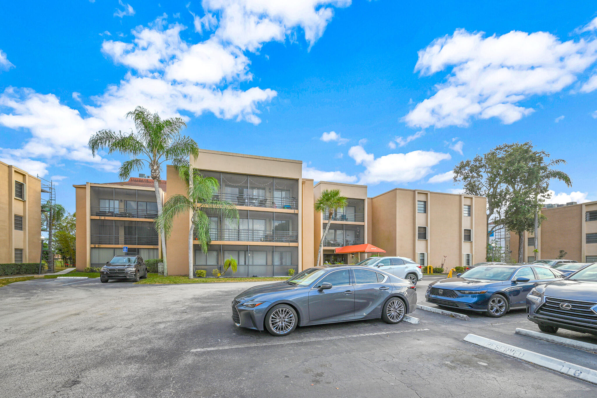EMERALD HILLS C C APTS CONDO - Residential Lease