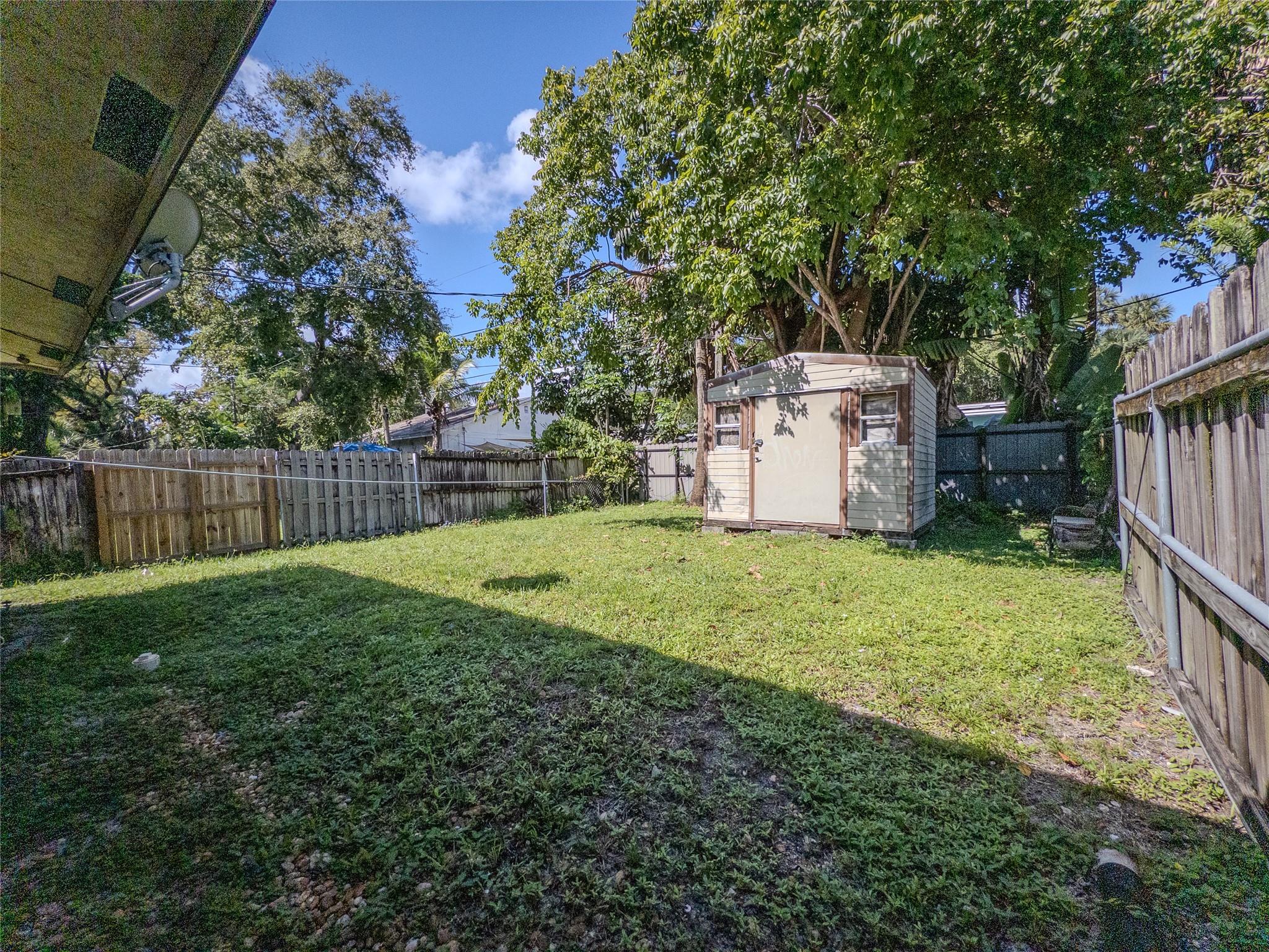 1403 SW 27th Ct