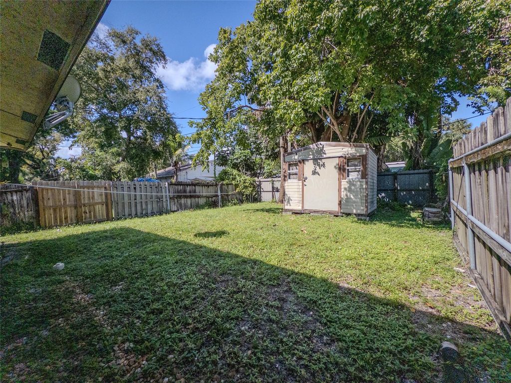 Photo of 1403 SW 27th Ct, Fort Lauderdale, FL 33315 (MLS # F10532719)