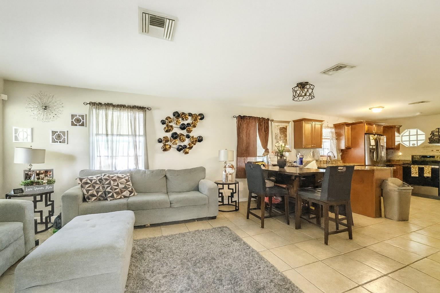 1403 SW 27th Ct