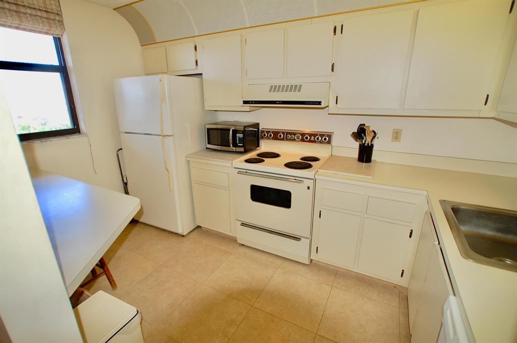 Palm Beach Harbour Club - Residential Lease