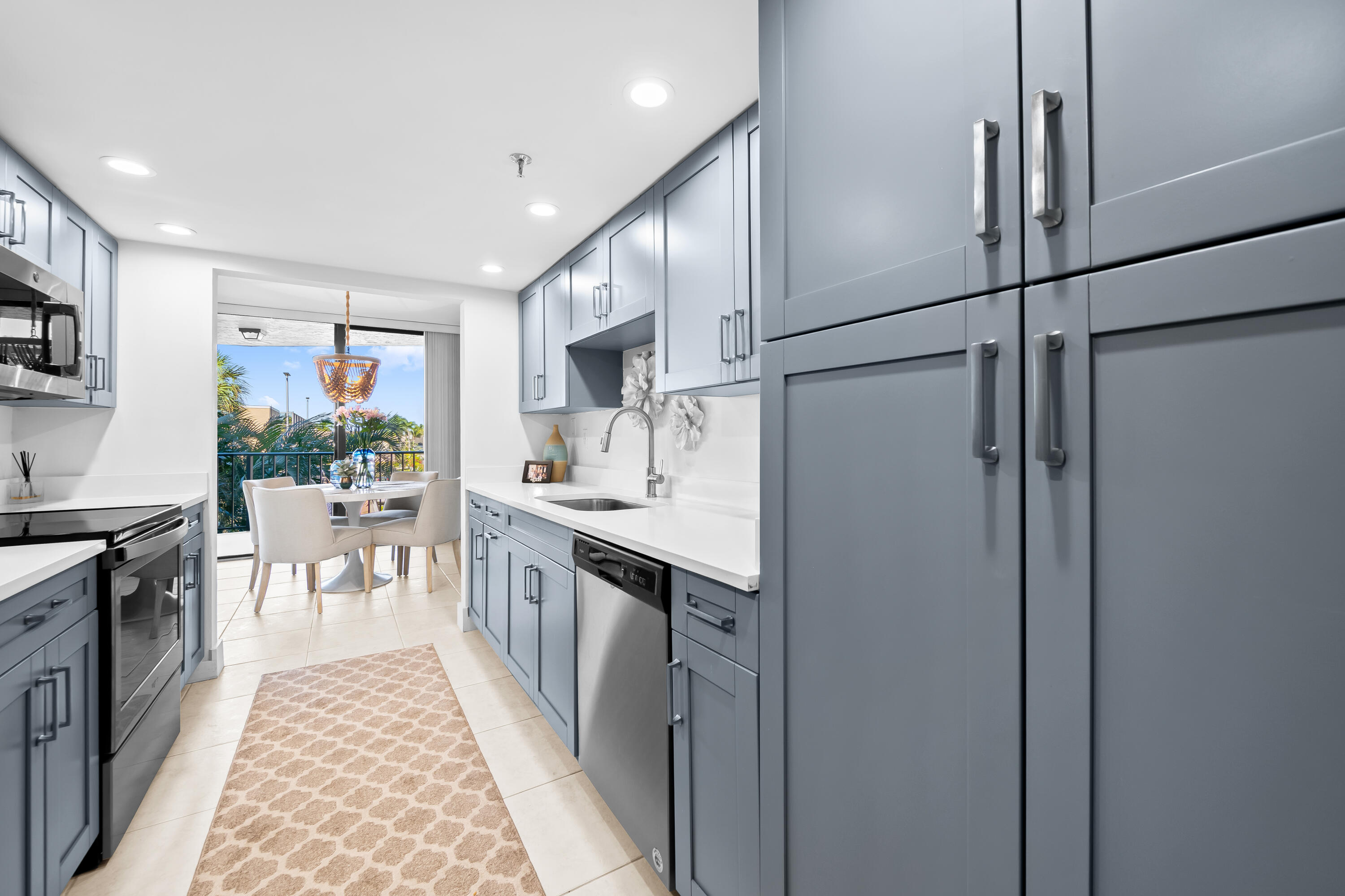 859 Jeffery Street 306