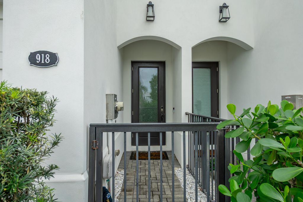 Photo of 918 St George Boulevard, Delray Beach, FL 33483 (MLS # B26009724)