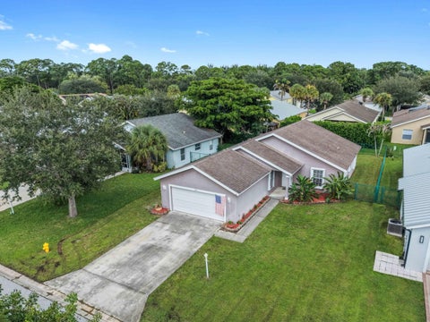 Photo of 2705 SW Riviera Road, Stuart, FL 34997 (MLS # B26080495)