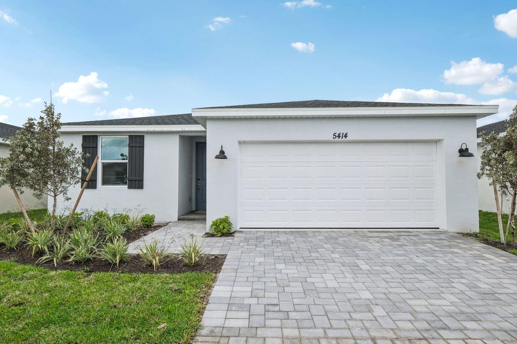 Photo of 5414 Hampton Park Circle, Vero Beach, FL 32966 (MLS # R11103195)