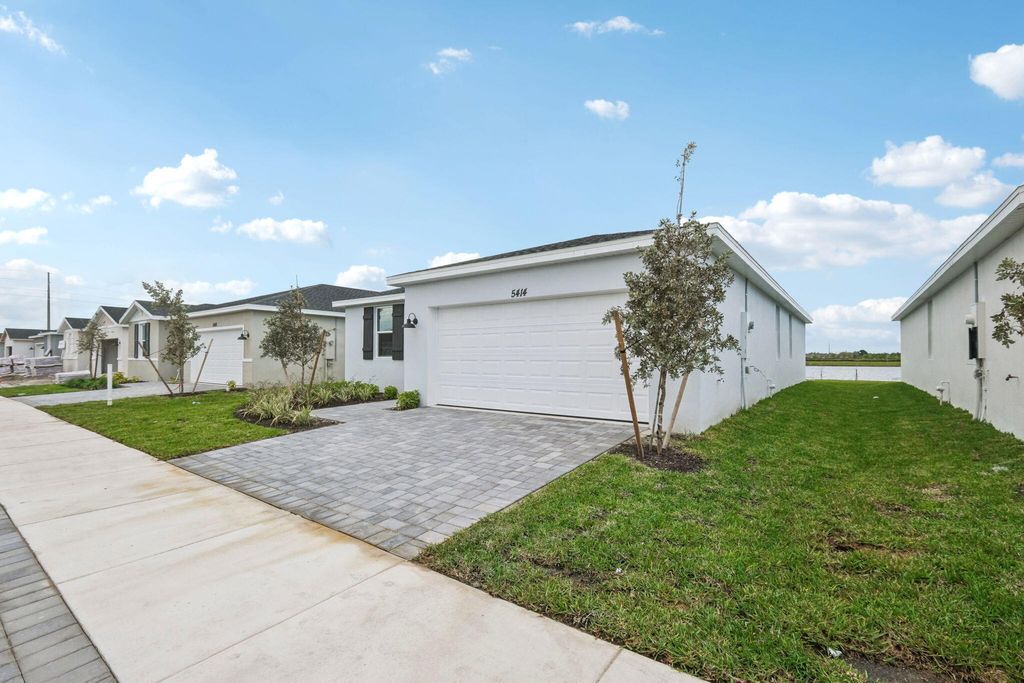 Photo of 5414 Hampton Park Circle, Vero Beach, FL 32966 (MLS # R11103195)