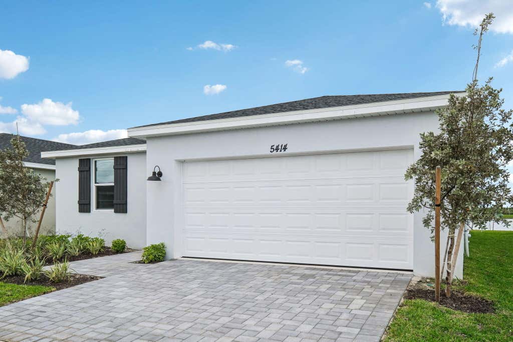 Photo of 5414 Hampton Park Circle, Vero Beach, FL 32966 (MLS # R11103195)