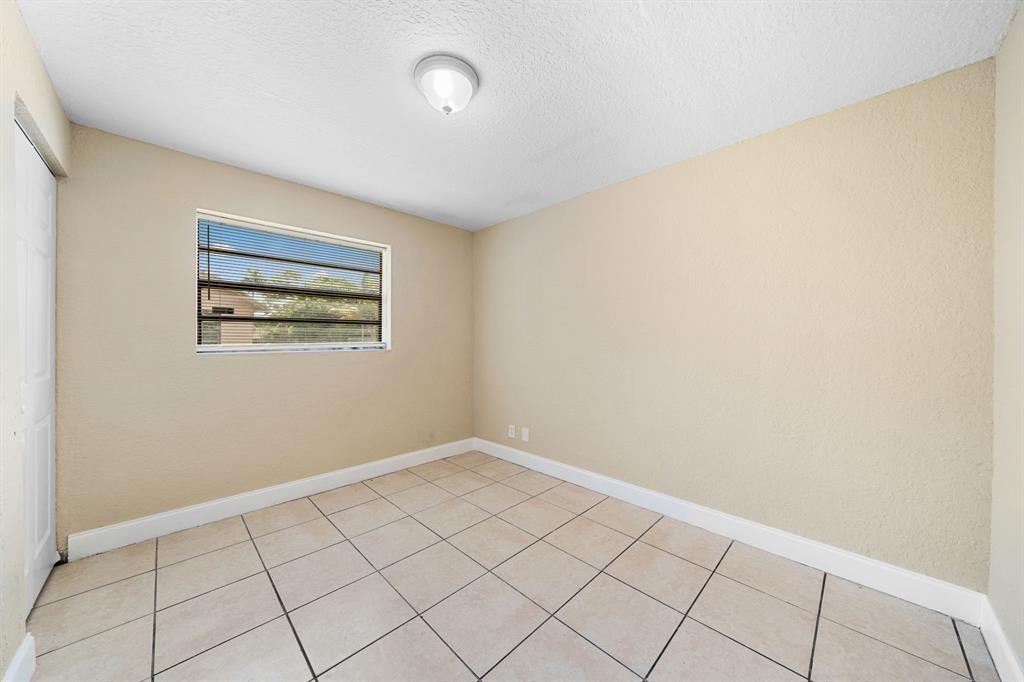 FAST APPROVAL . Freshly Renovated 3 bedroom, 2 bathroom home with 1,300 SF plus den addition. Features include a brand-new kitchen with stainless steel appliances, two fully renovated bathrooms, all tile flooring, and central A/C. Freshly painted inside and out. Extra square footage with the den provides added living space. Fully fenced yard. Landlord provides professional maintenance to keep the property in excellent condition. Conveniently located just 10 minutes from Fort Lauderdale Beach and downtown.
Available now. Instant approval with first and security deposit