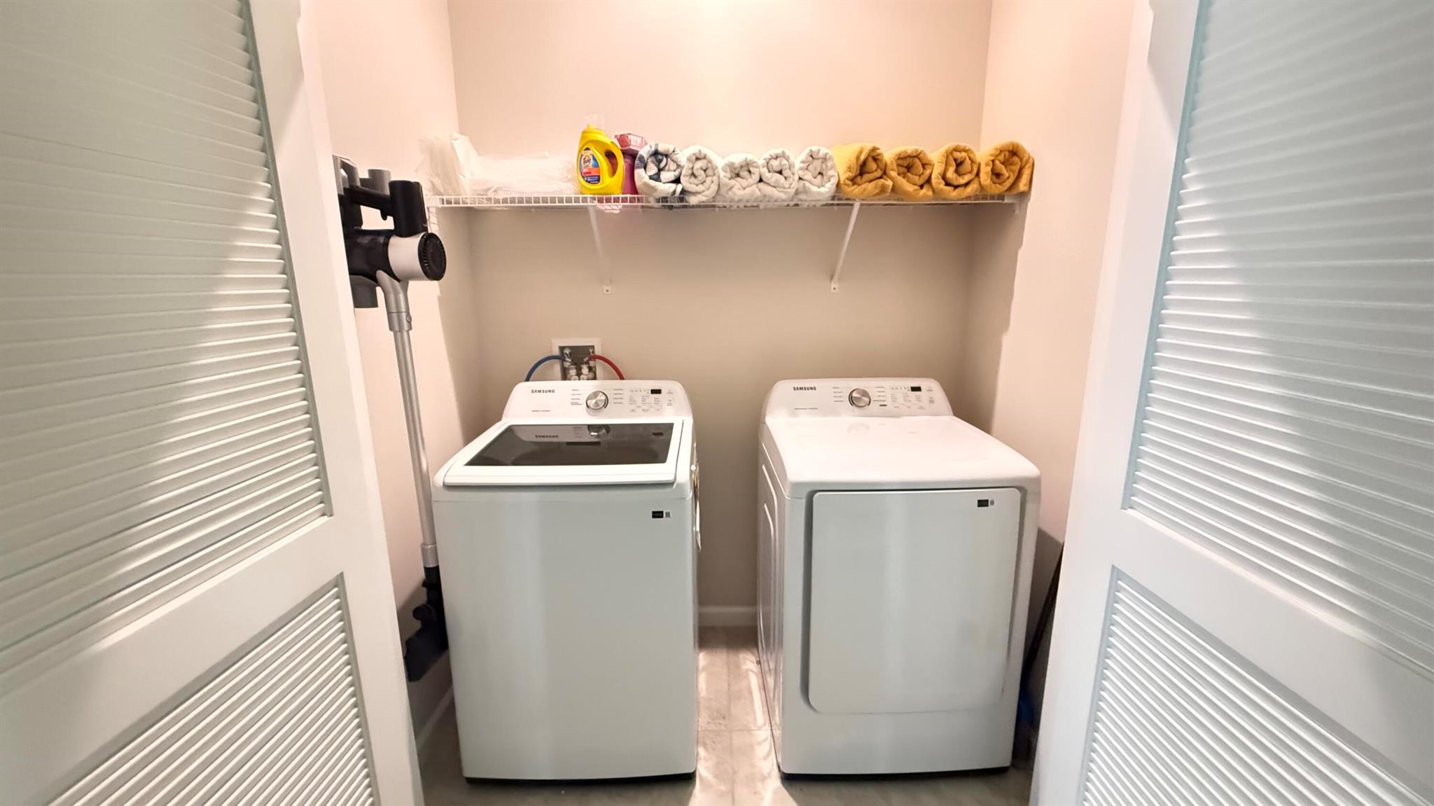 LOST TREE PRESERVE - Residential Lease