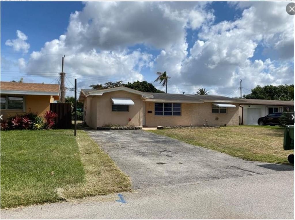 Photo of 7821 NW 14th Street, Pembroke Pines, FL 33024 (MLS # B26016726)