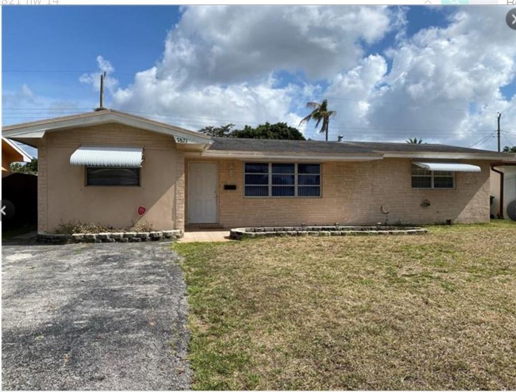 Photo of 7821 NW 14th Street, Pembroke Pines, FL 33024 (MLS # B26016726)