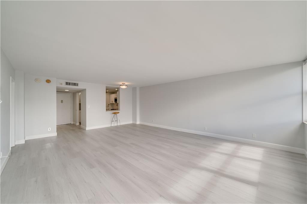 EAST POINT TOWERS - Residential