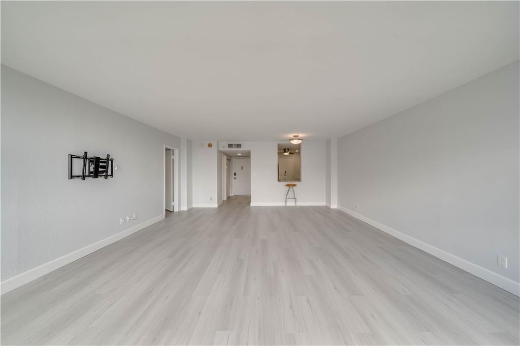 EAST POINT TOWERS - Residential