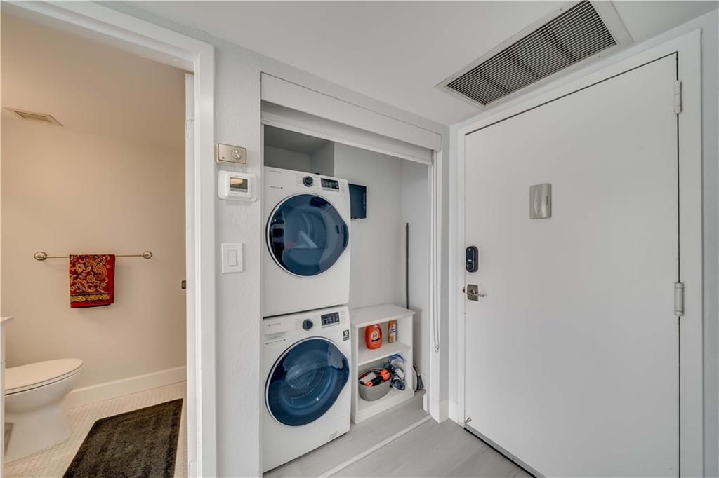 EAST POINT TOWERS - Residential