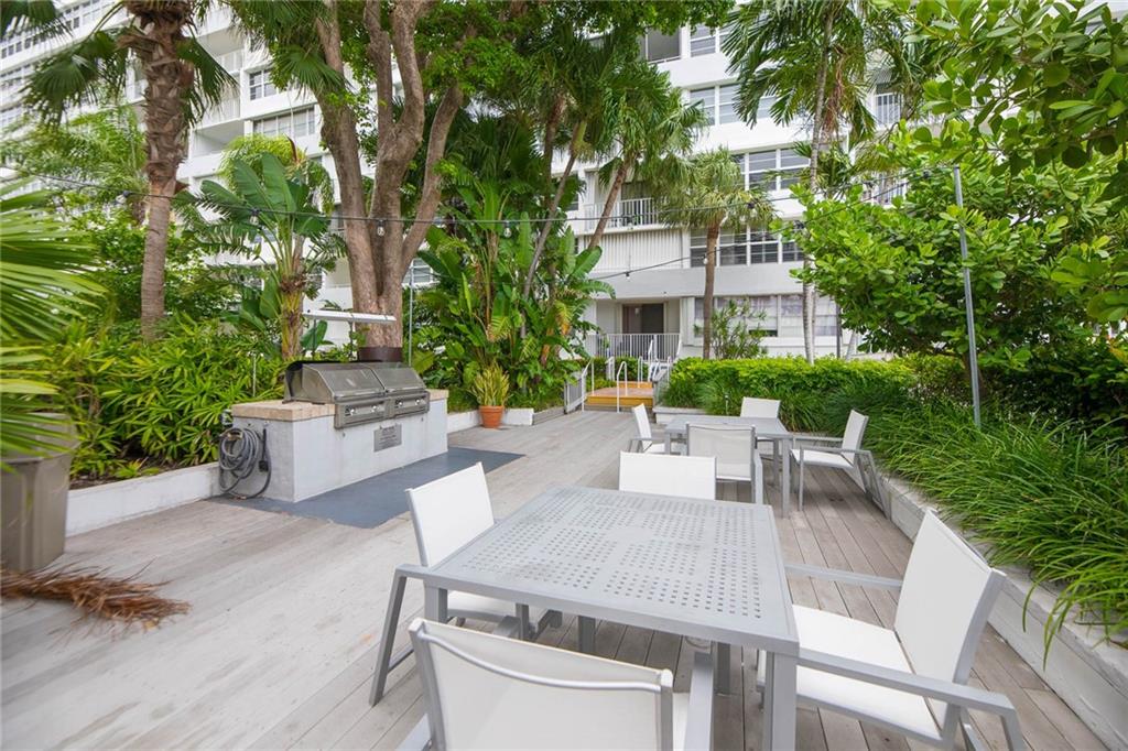 EAST POINT TOWERS - Residential