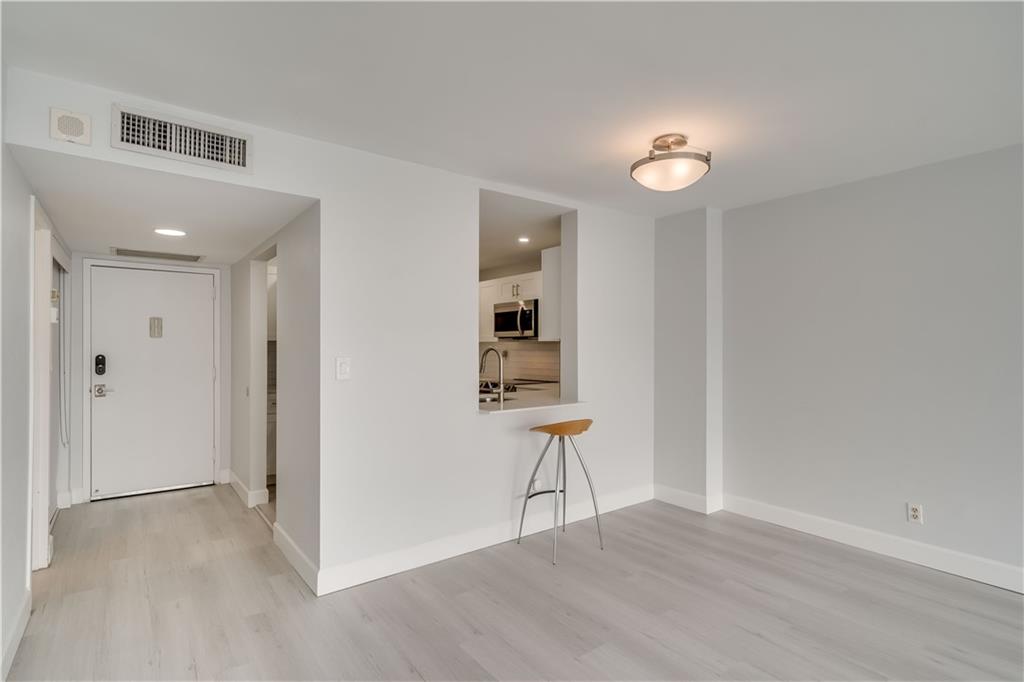 EAST POINT TOWERS - Residential