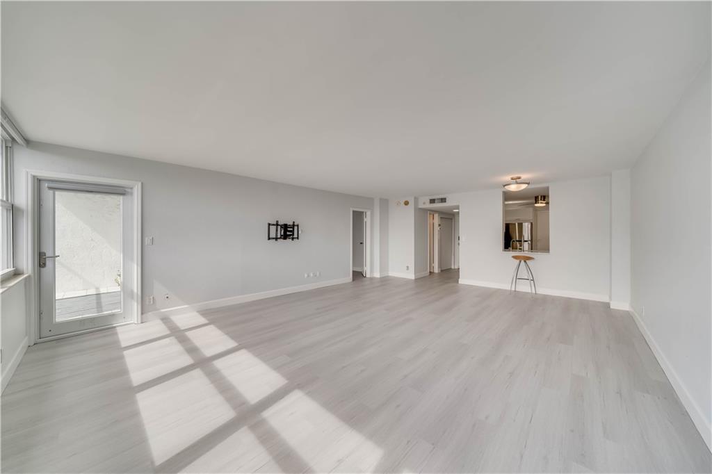 EAST POINT TOWERS - Residential