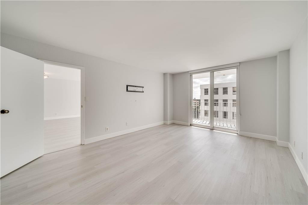 EAST POINT TOWERS - Residential