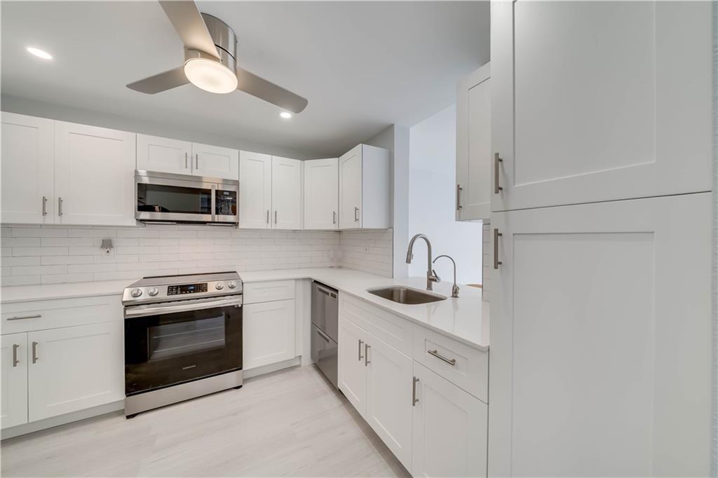 EAST POINT TOWERS - Residential