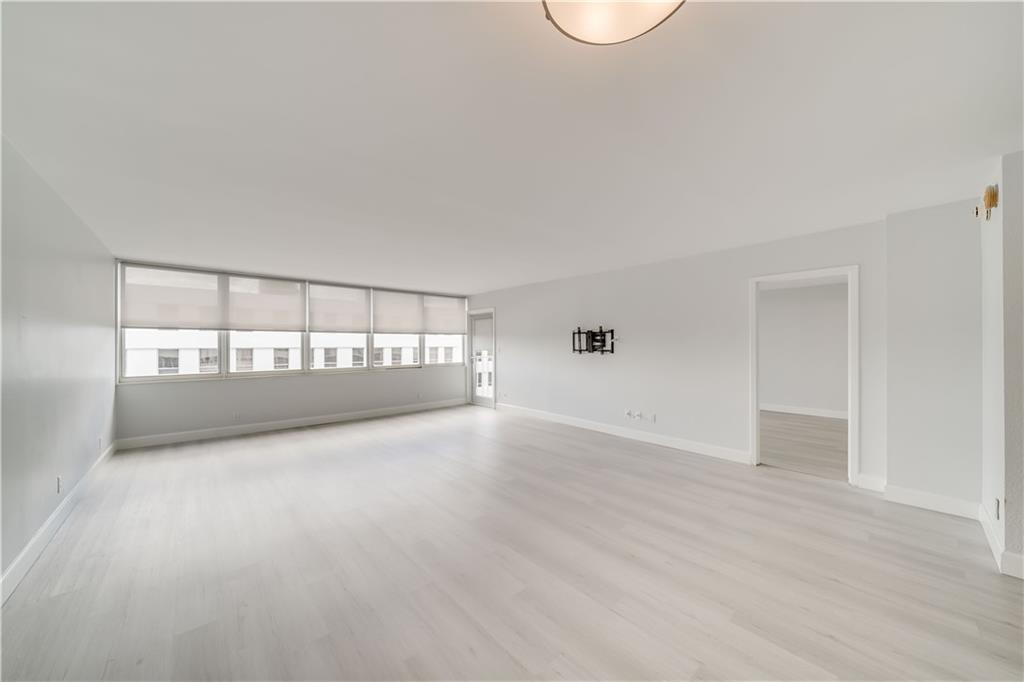 EAST POINT TOWERS - Residential
