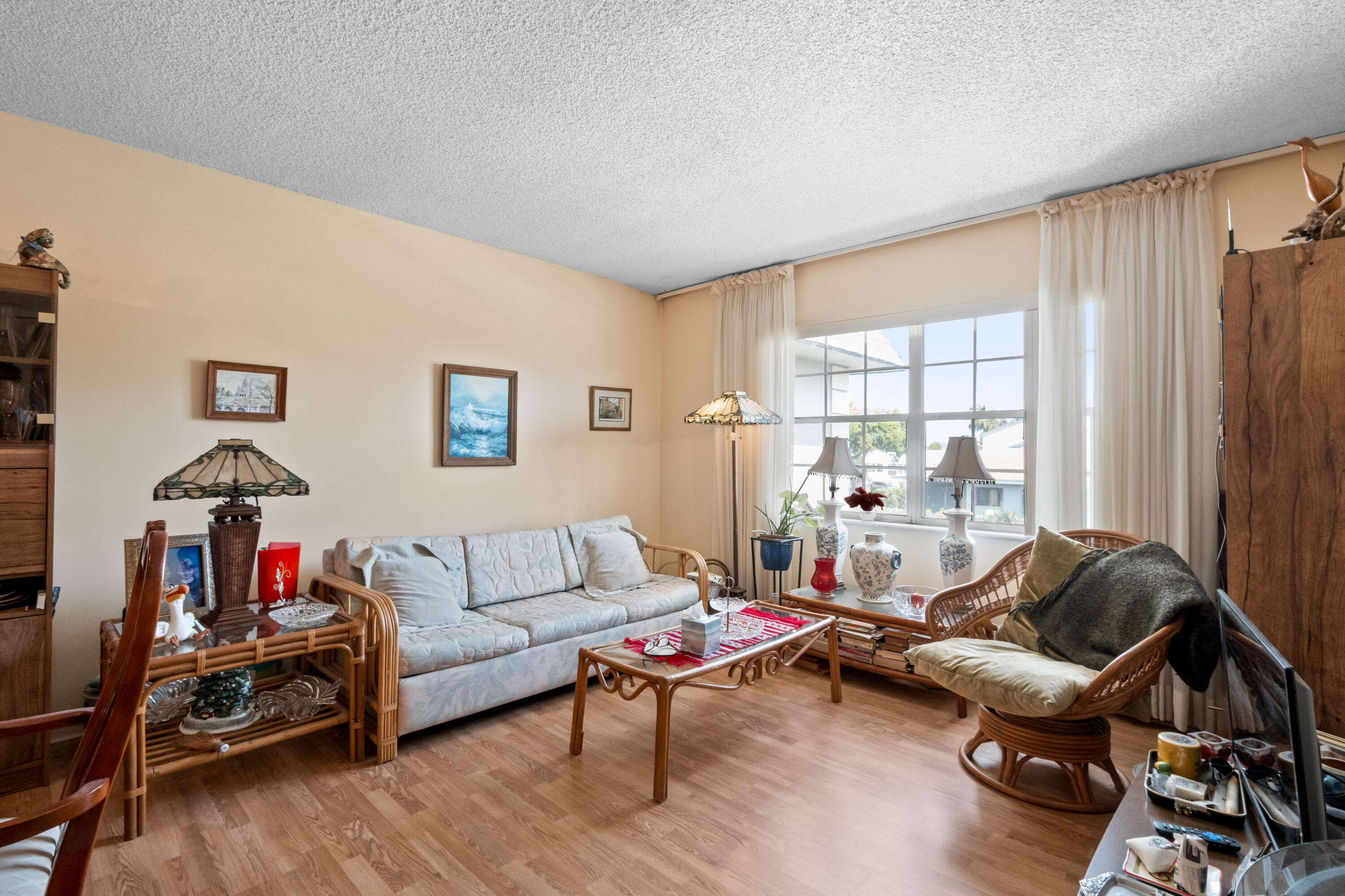 MAYFAIR APT CO-OP - Residential