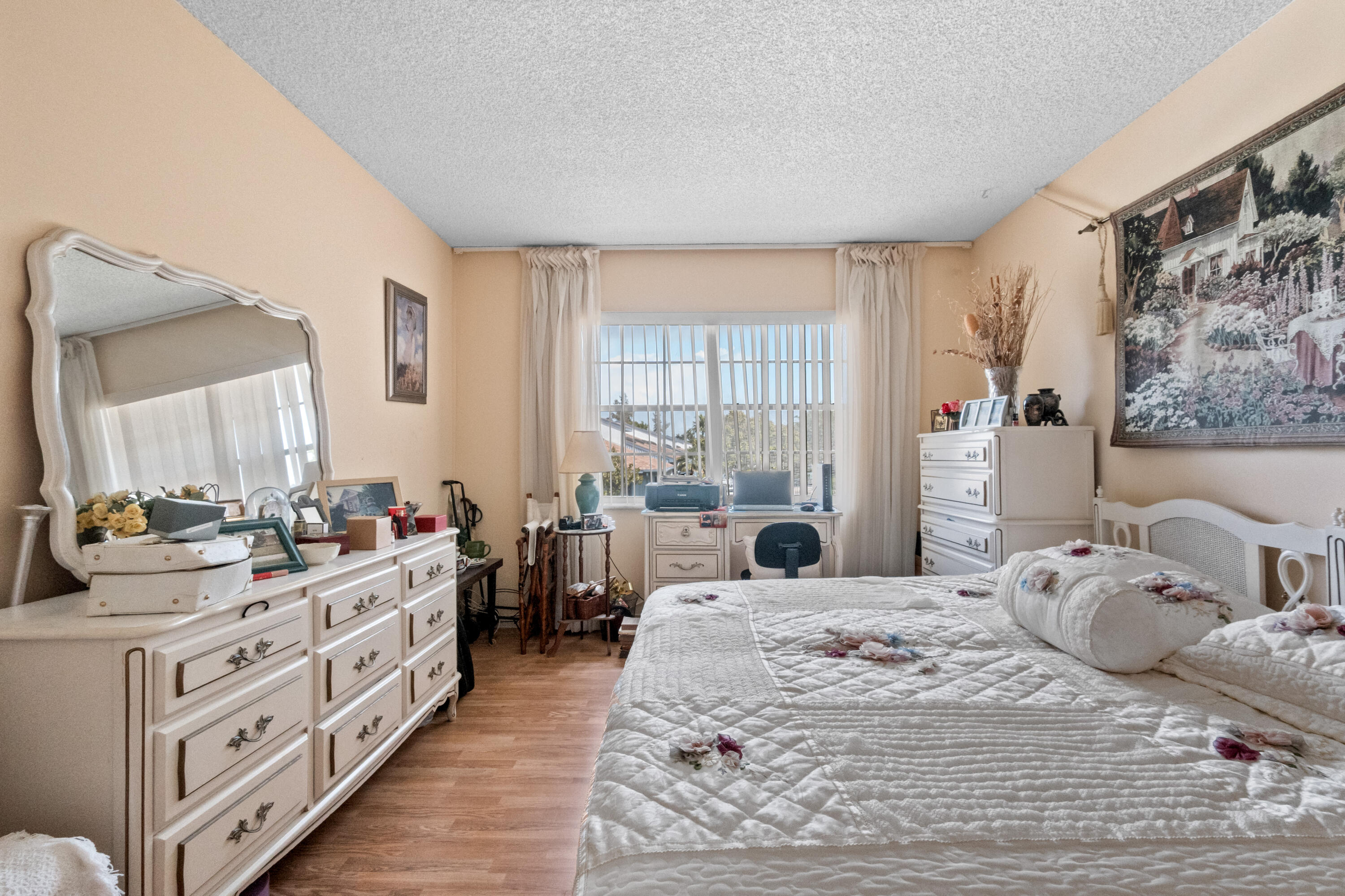 MAYFAIR APT CO-OP - Residential